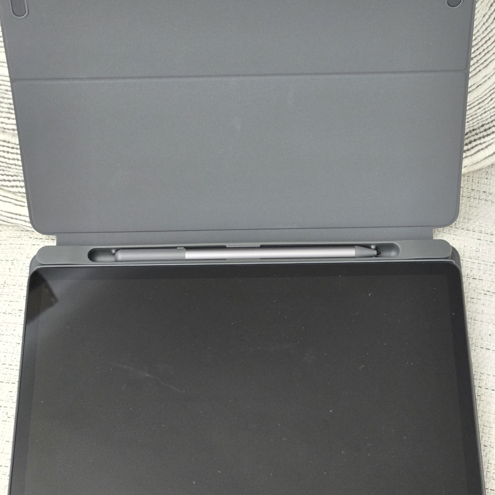 Lenovo Tablet M11 with Gray Lenovo Cover